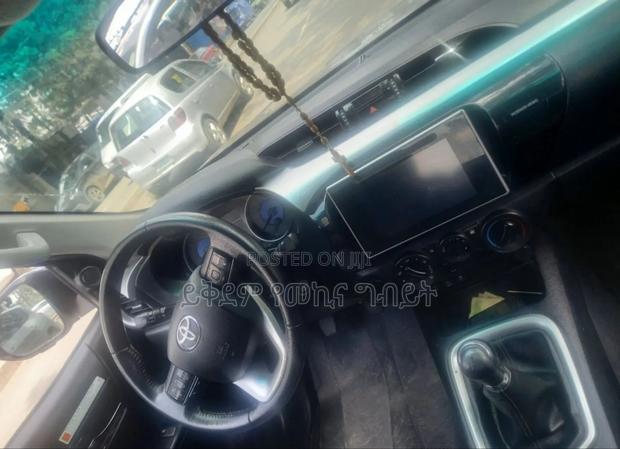 Toyota Hilux 2019 Gold