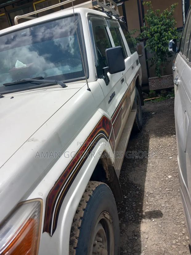 Toyota Land Cruiser 2016 White