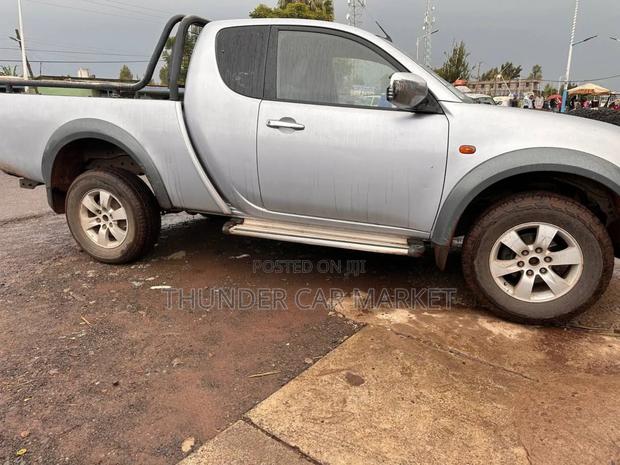 Mitsubishi L200 2007 Silver