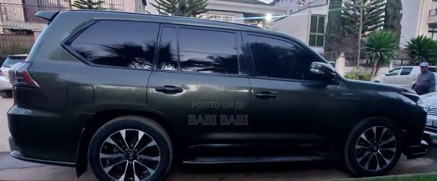 Lexus LX 2021 Green