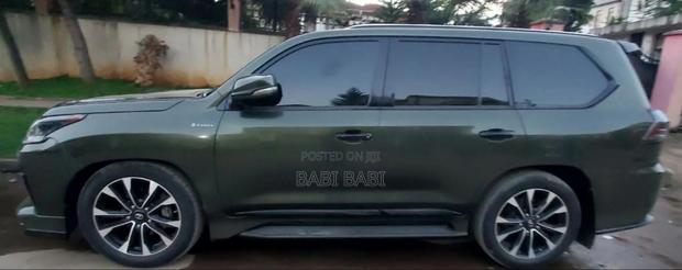 Lexus LX 2021 Green