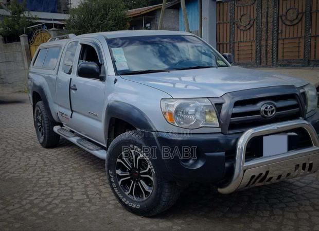 Toyota Tacoma 2010 Silver