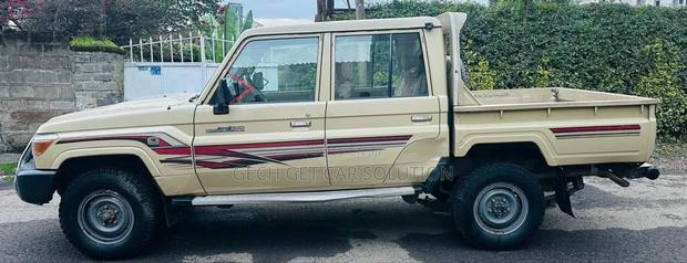 Toyota Land Cruiser 2015 Gold