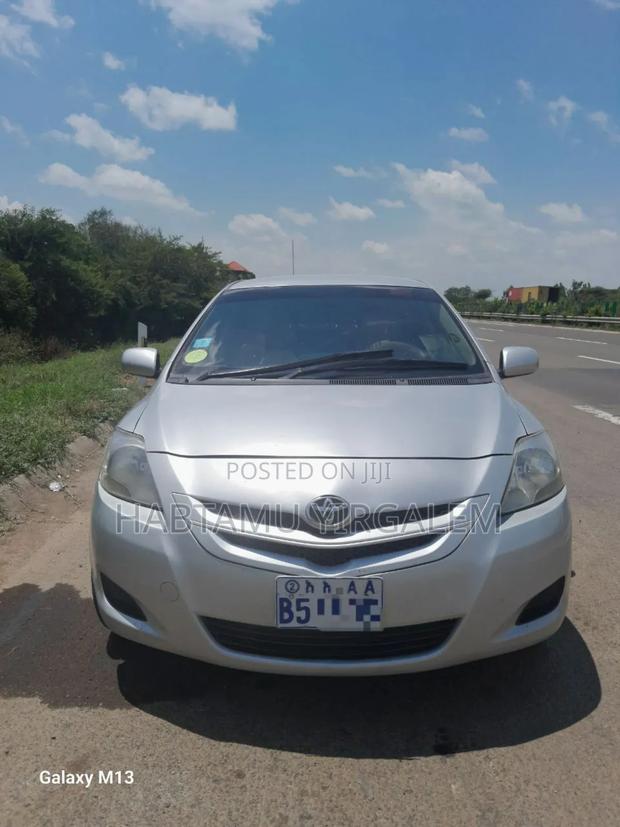 Toyota Yaris 2010 Silver