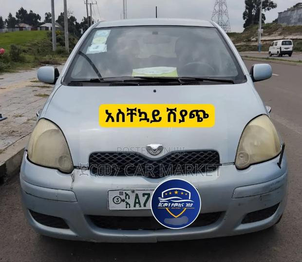 Toyota Vitz 2004 Blue