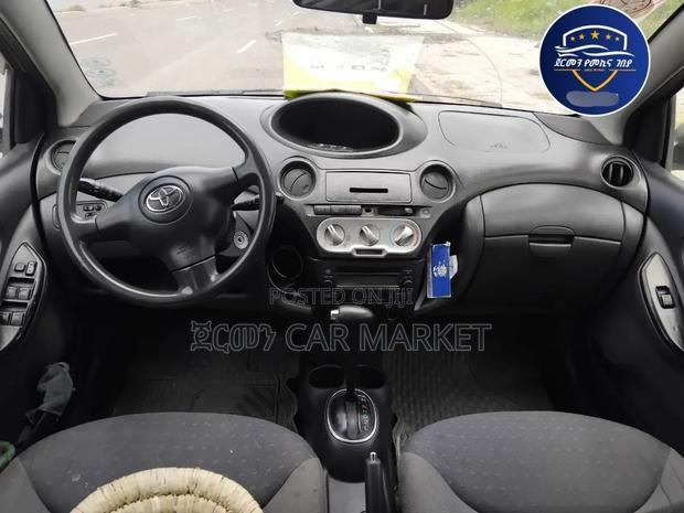 Toyota Vitz 2004 Blue
