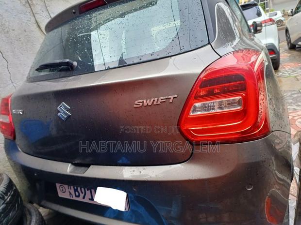 Suzuki Swift 2021 Gray