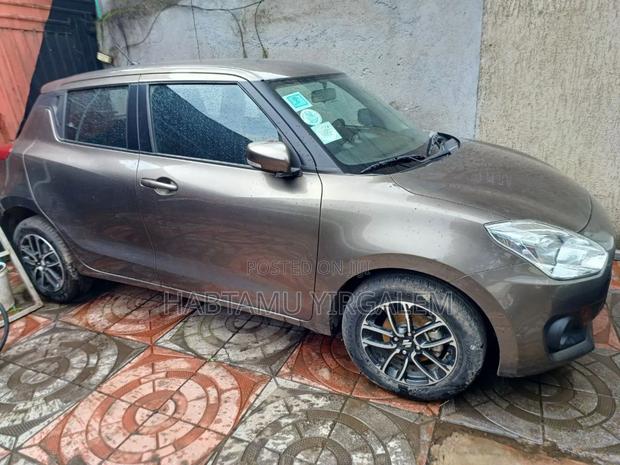Suzuki Swift 2021 Gray