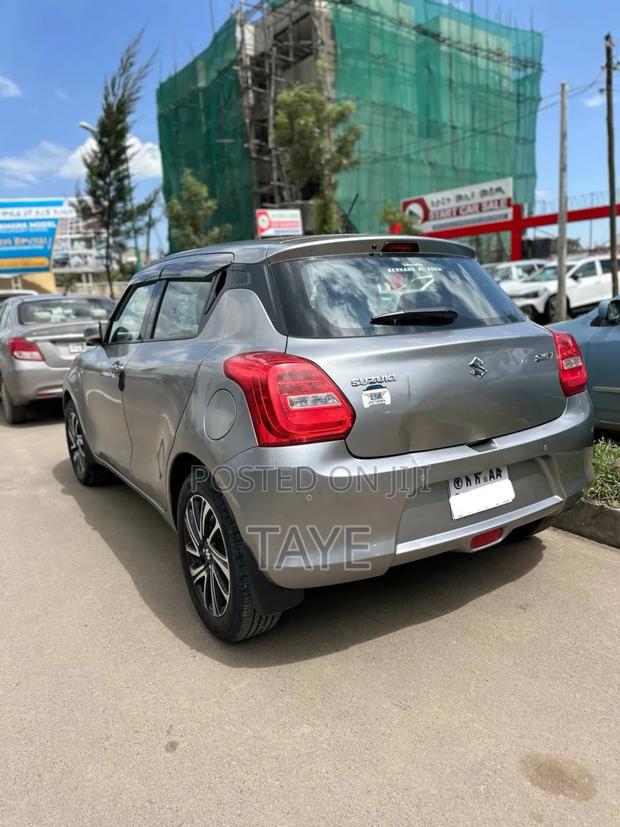 Suzuki Swift 2022 Silver
