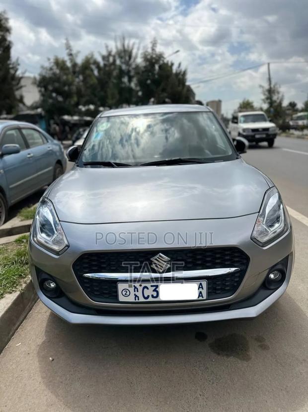 Suzuki Swift 2022 Silver
