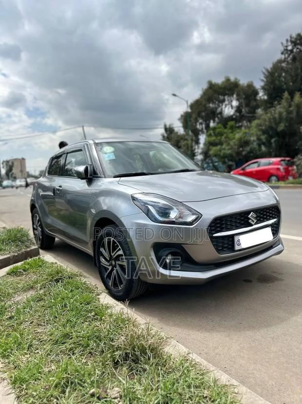 Suzuki Swift 2022 Silver