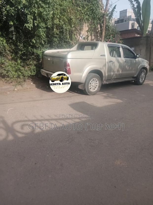 Toyota Hilux 2013 Silver