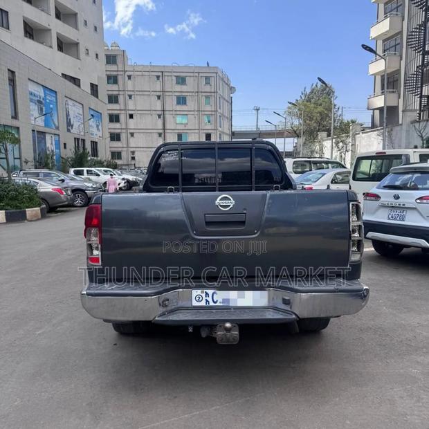 Nissan Navara 2008 Gray