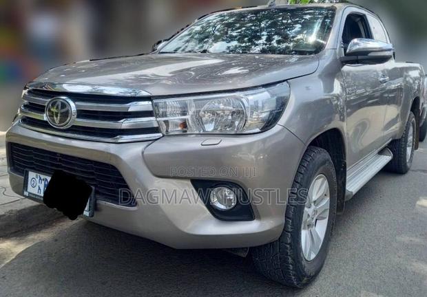 Toyota Hilux 2019 Gray