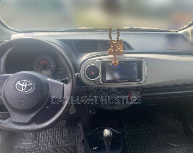 Toyota Yaris 2012 Gray