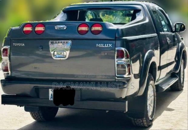 Toyota Hilux 2014 Gray