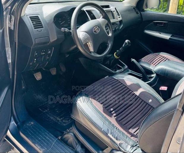 Toyota Hilux 2014 Gray