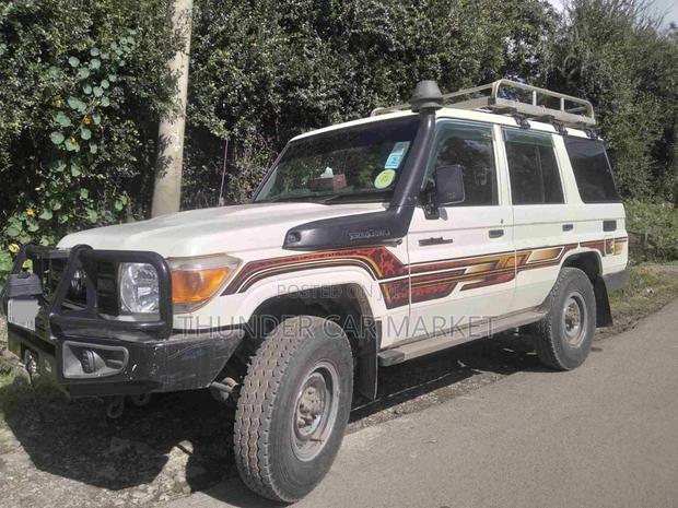 Toyota Land Cruiser 2017 White