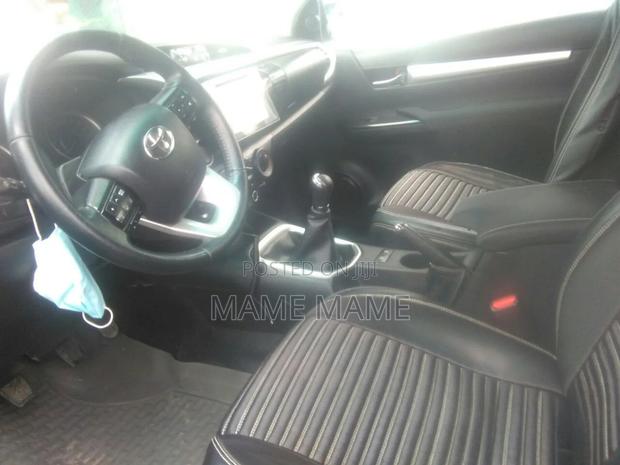 Toyota Hilux 2019 Silver