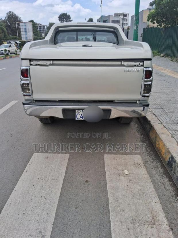 Toyota Hilux 2013 Gold