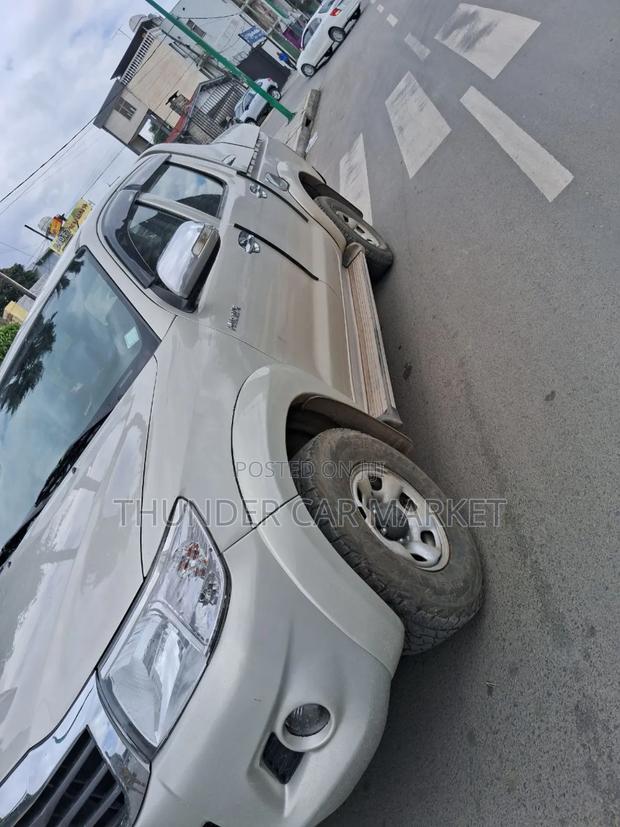 Toyota Hilux 2013 Gold