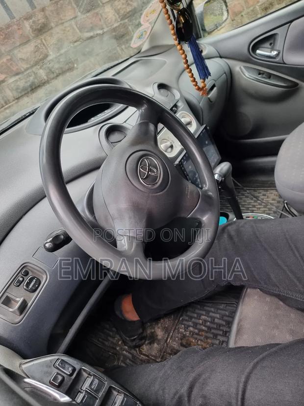 Toyota Vitz 2004