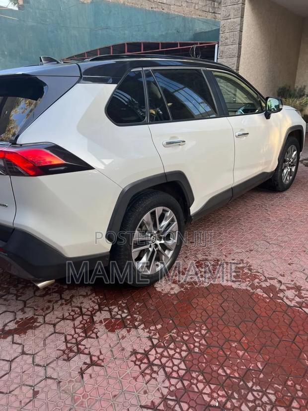 New Toyota RAV4 2021 White