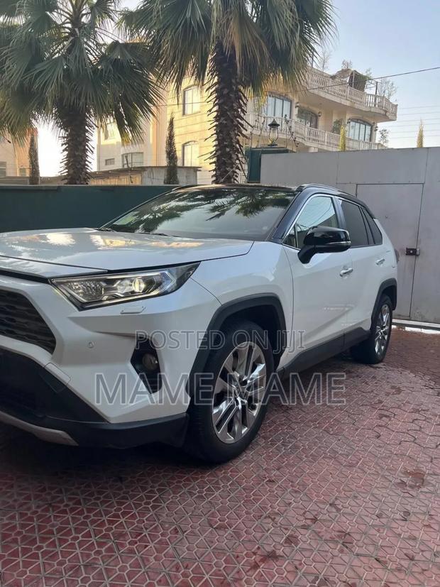 New Toyota RAV4 2021 White