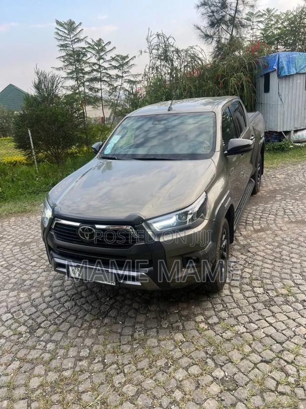 New Toyota Hilux 2022 Gray