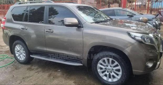 Toyota Land Cruiser 2016 Gray