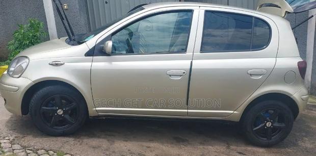 Toyota Vitz 2002 Gold