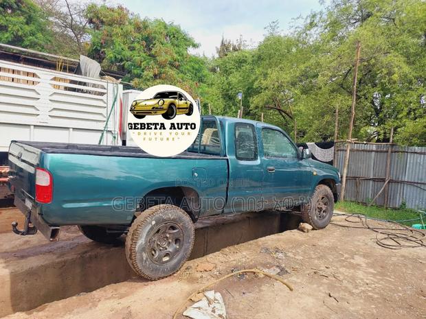 Toyota Hilux 2000 Blue