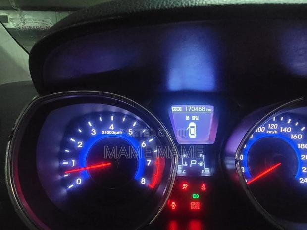 Hyundai Avante 2012 Silver