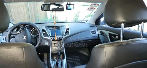 Hyundai Avante 2015 Red
