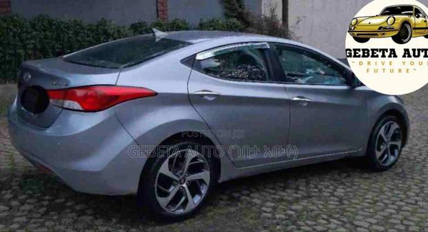 Hyundai Avante 2011 Silver