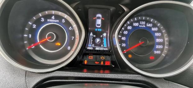 Hyundai Avante 2013 Orange