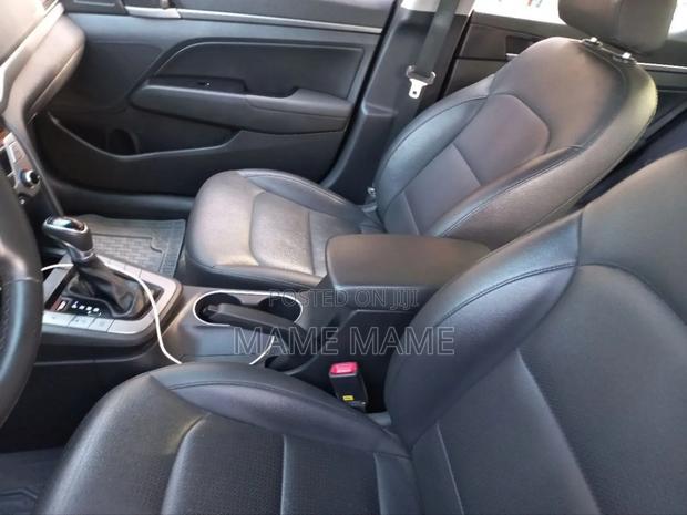 Hyundai Avante 2017 Blue