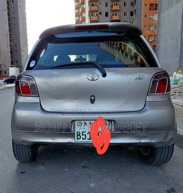 Toyota Vitz 2001 Gray