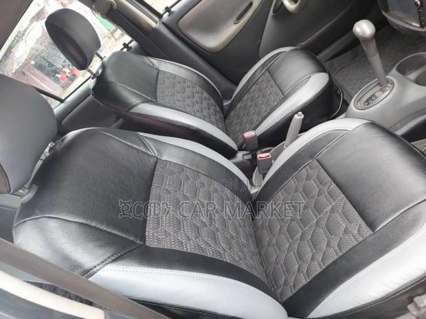 Toyota Vitz 2001 Gray