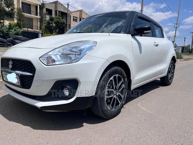 Suzuki Swift 2022 White