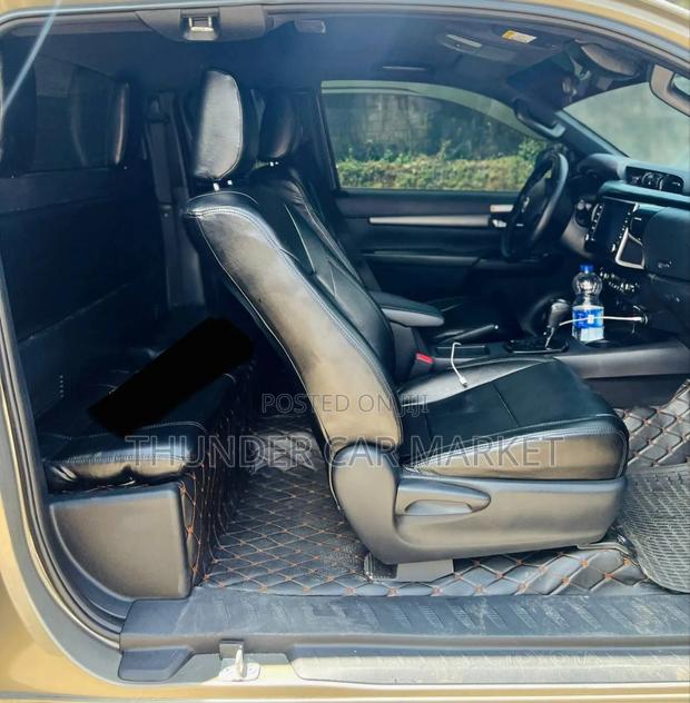 Toyota Hilux 2021 Gray