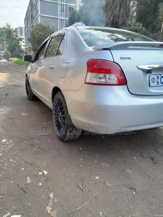 Toyota Yaris 2010 Silver