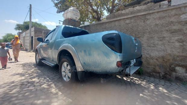 Mitsubishi L200 2008 Blue