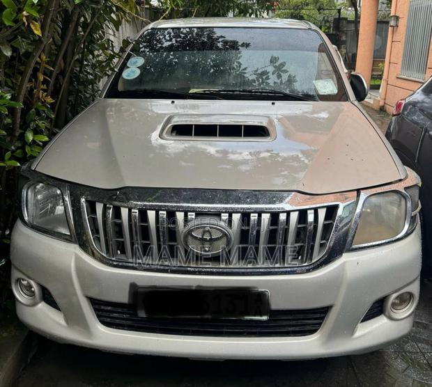 Toyota Hilux 2015 Silver