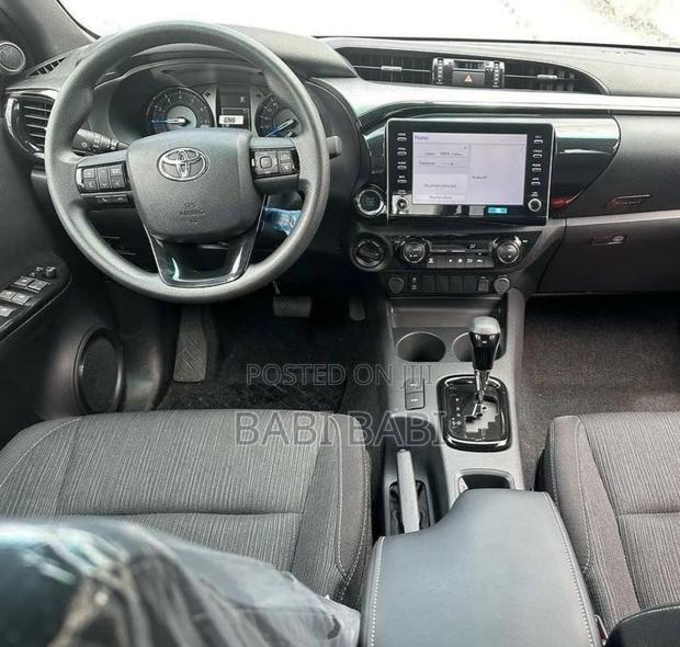 New Toyota Hilux 2024 White