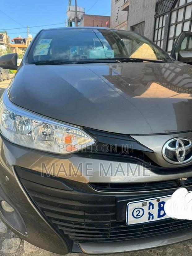 Toyota Yaris 2020 Gray