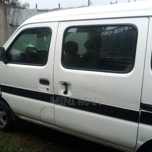 Suzuki Every Wagon 2002 White