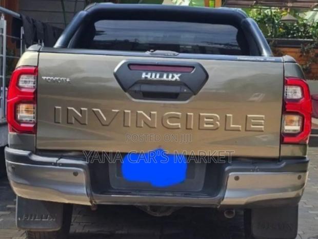 New Toyota Hilux 2022 Gray