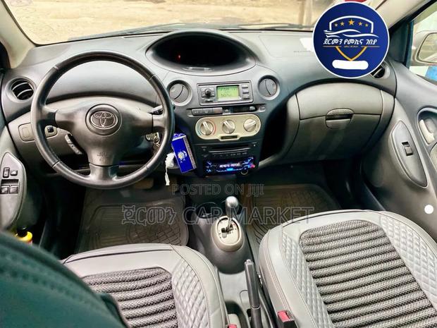 Toyota Yaris 2004 Gray