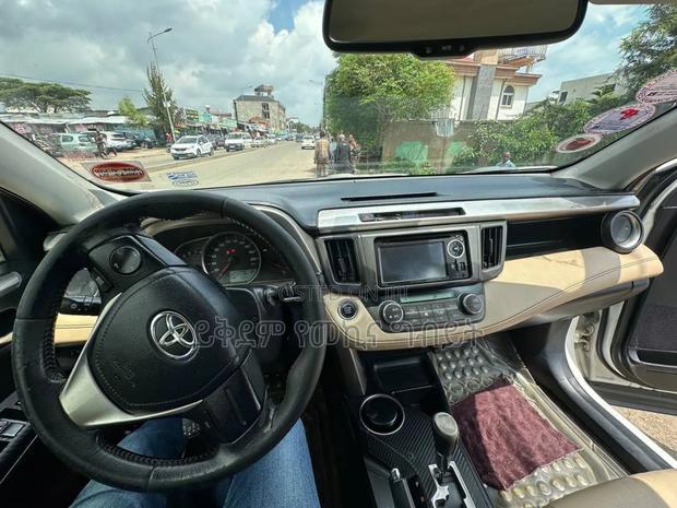 Toyota RAV4 2015 White